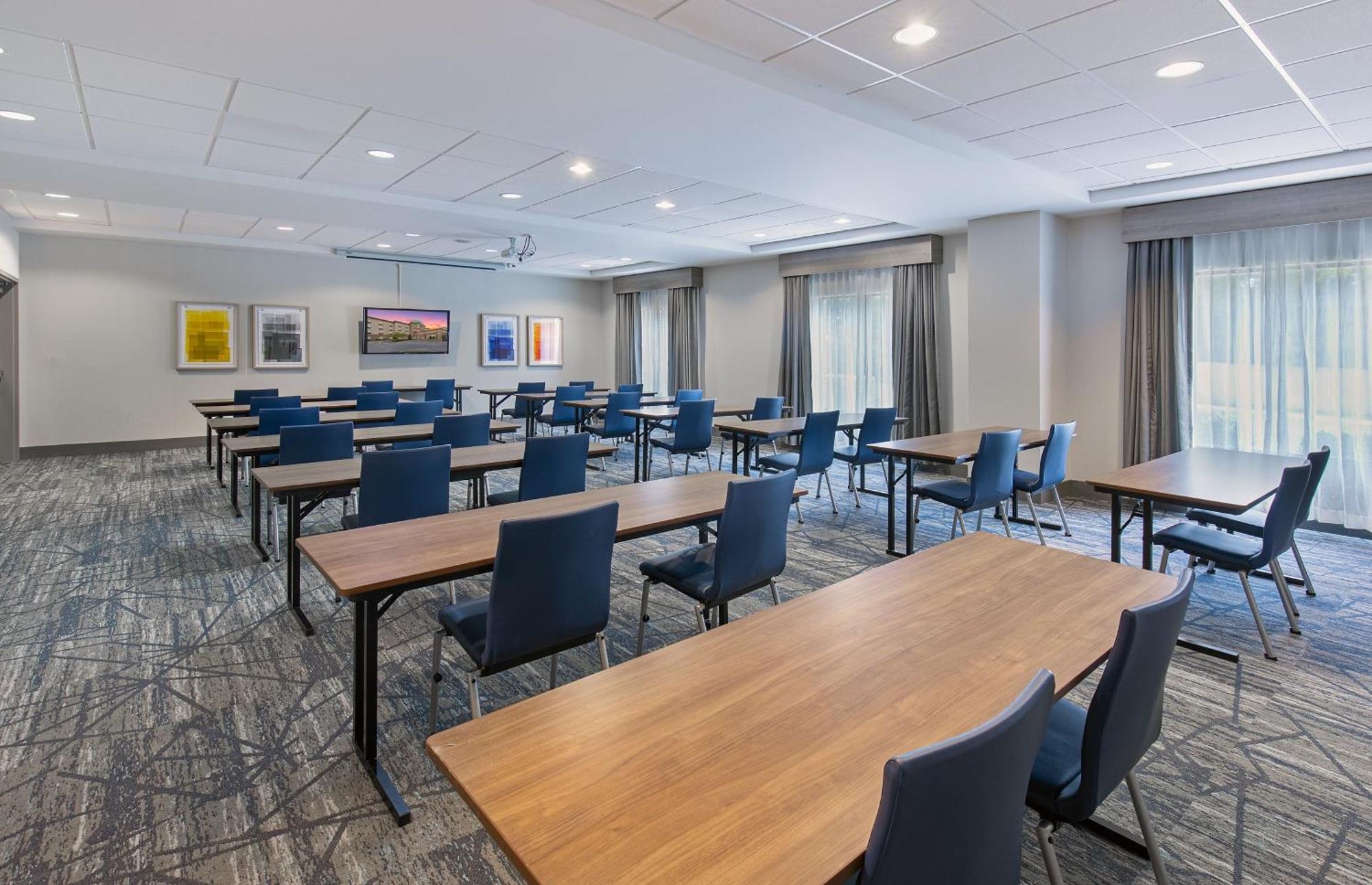 Holiday Inn Express & Suites - Cleveland Northwest By Ihg Екстер'єр фото