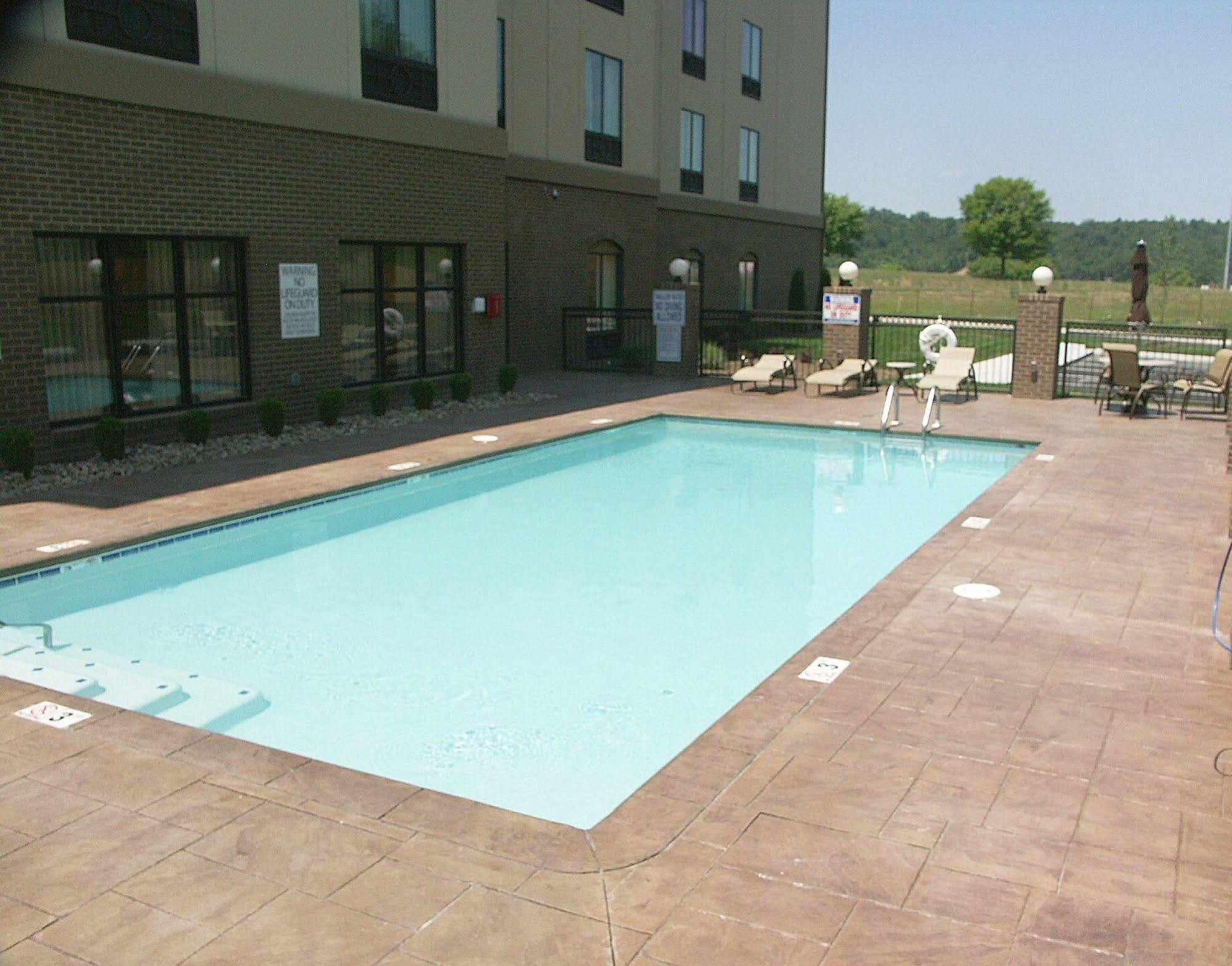 Holiday Inn Express & Suites - Cleveland Northwest By Ihg Екстер'єр фото