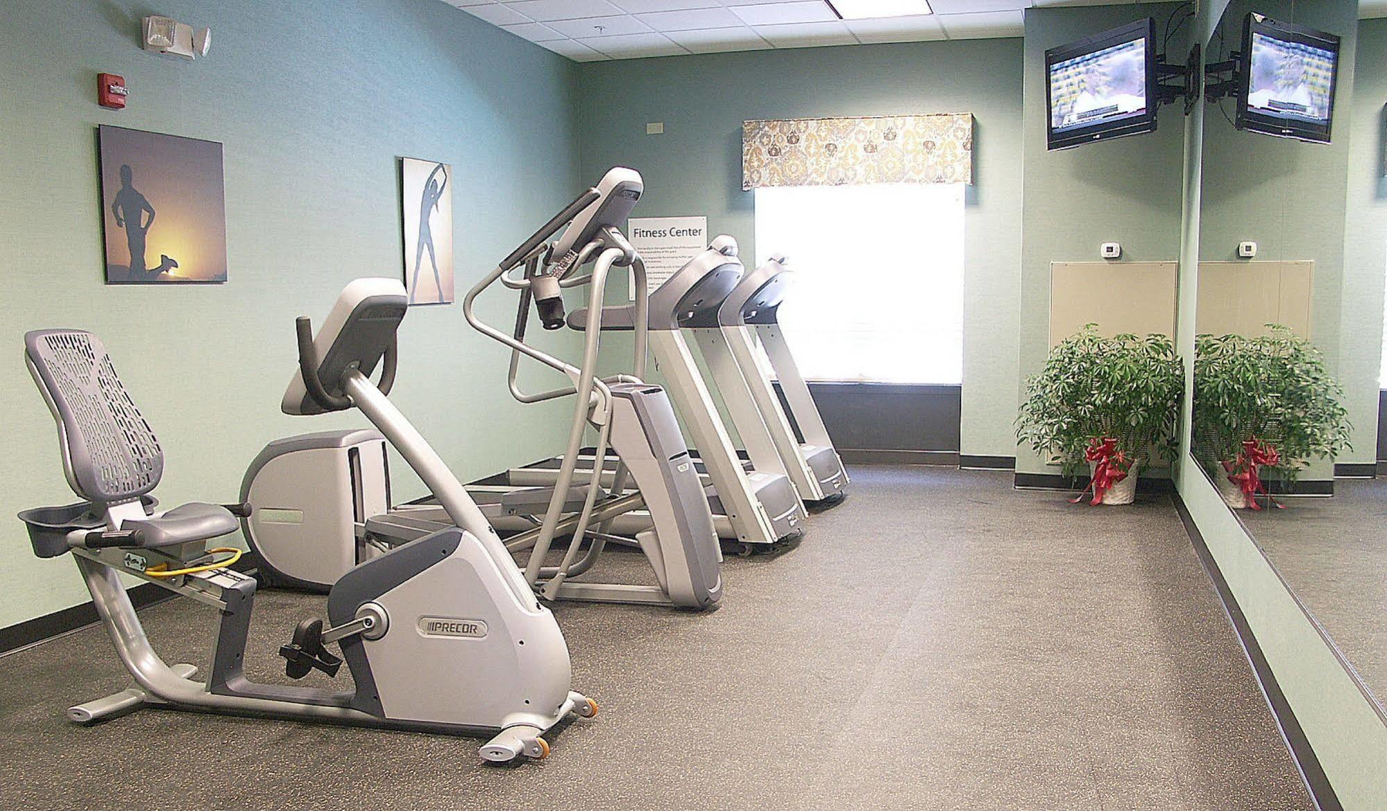 Holiday Inn Express & Suites - Cleveland Northwest By Ihg Екстер'єр фото