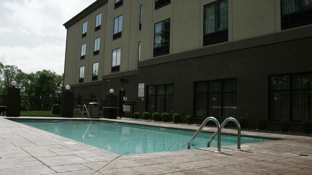 Holiday Inn Express & Suites - Cleveland Northwest By Ihg Екстер'єр фото